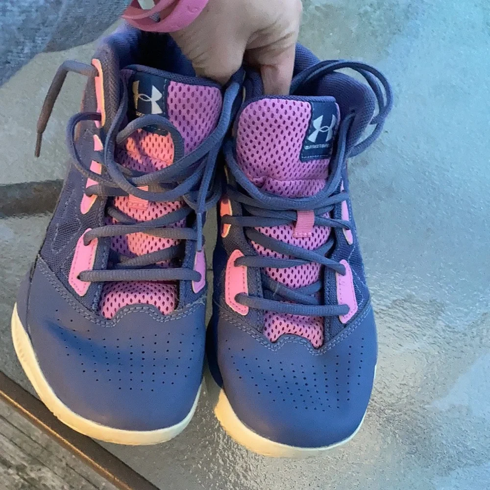 Under Armour Basketball Shoes - Picture 6 of 7